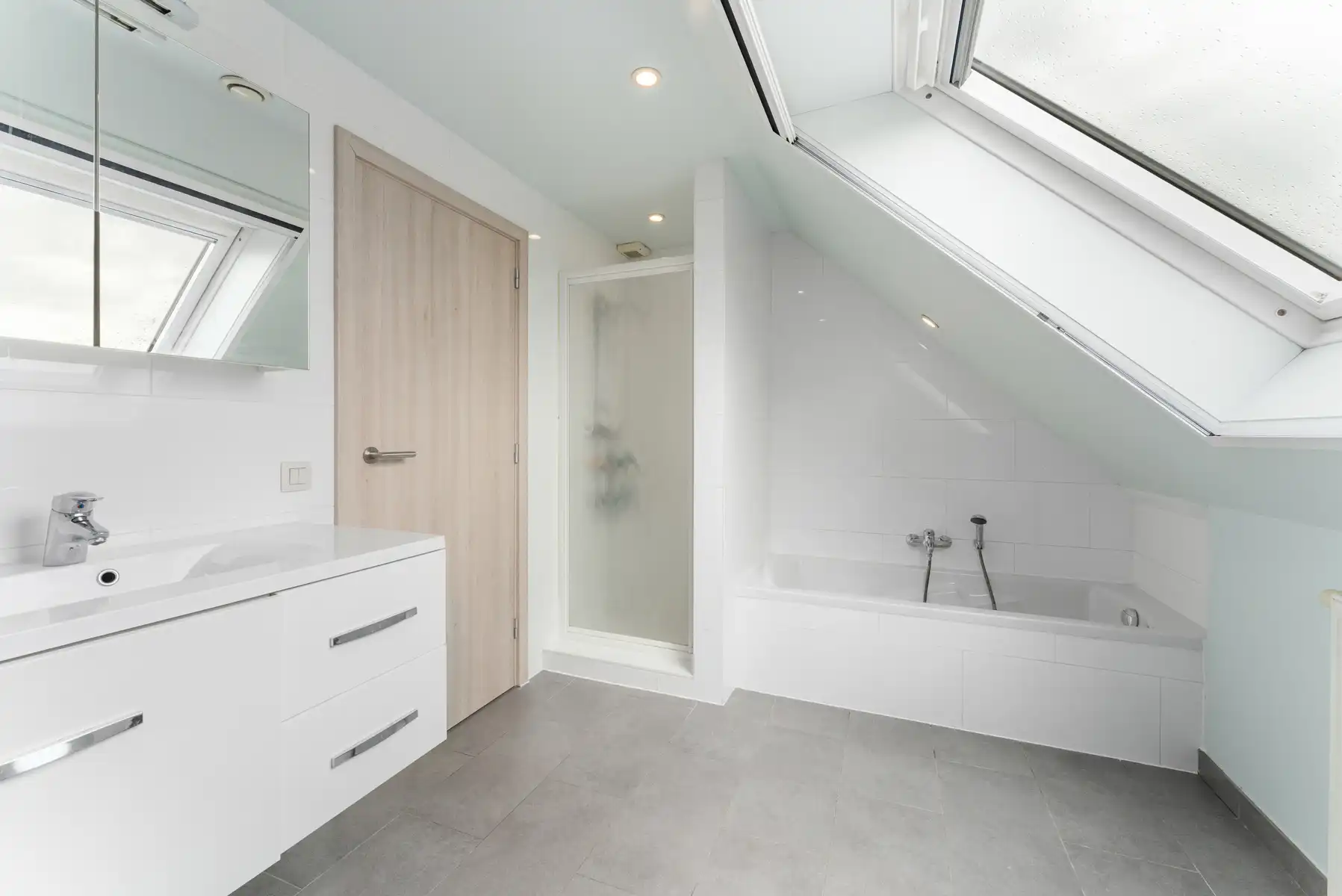 Recente vrijstaande woning met landelijk zicht foto 17