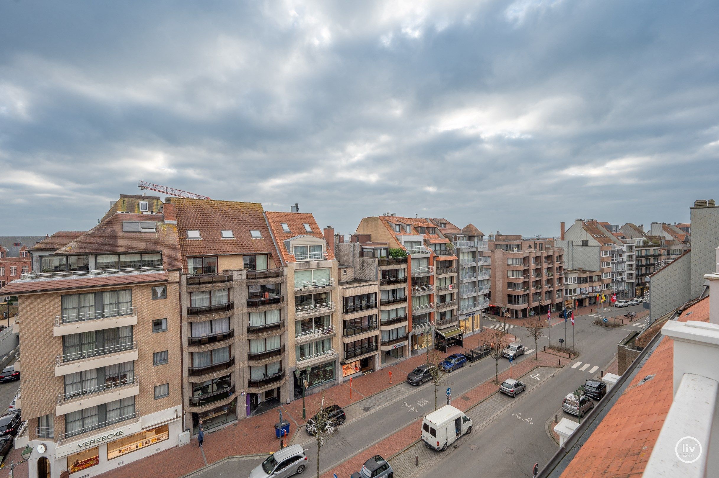 Aangenaam duplexappartement in een nieuwe residentie gelegen in de Lippenslaan, op enkele passen van de markt te Knokke foto 5