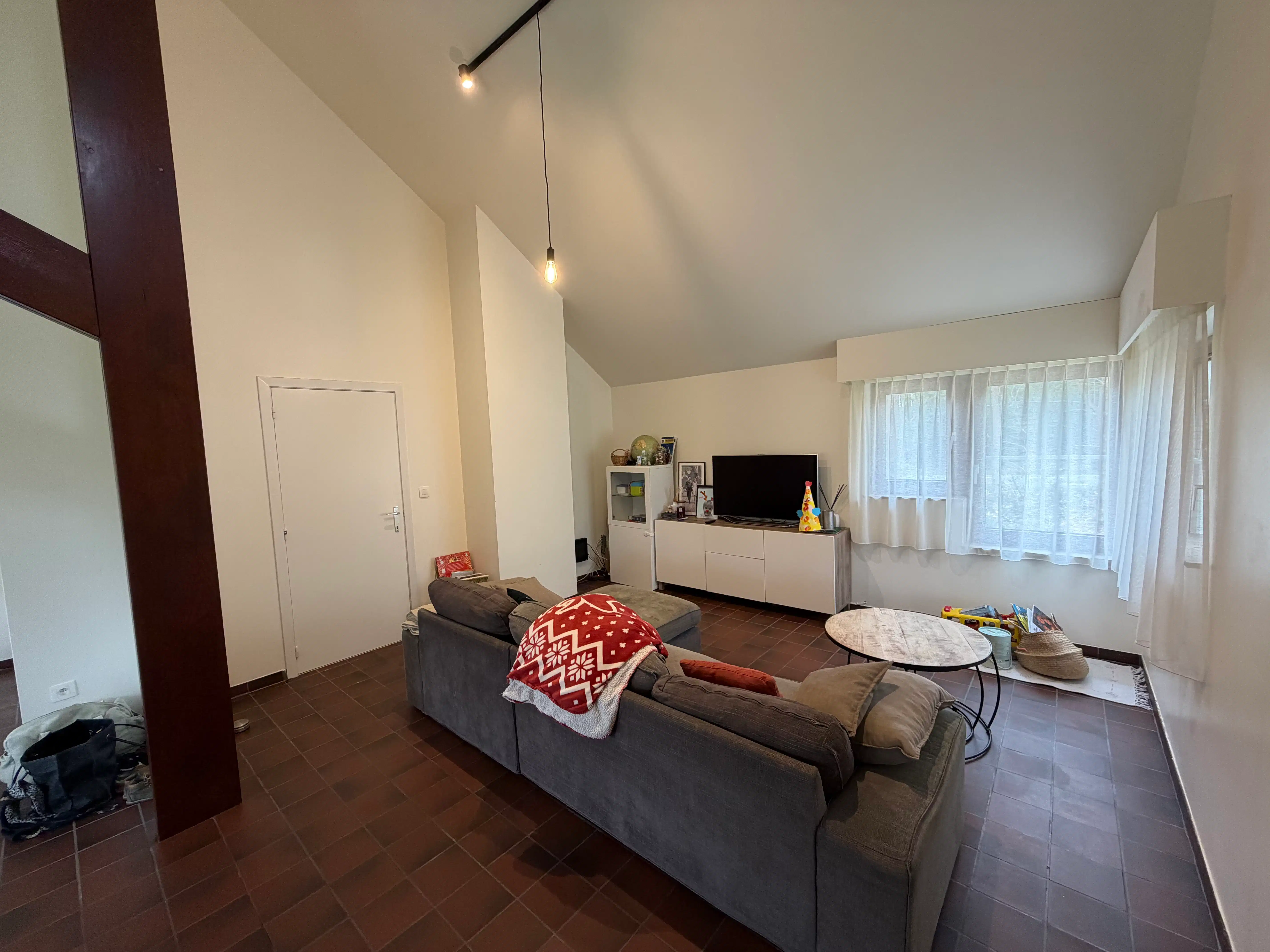 Genk, Winterslagstraat 251: Ruime gezinswoning met 3 slaapkamers, garage en zuidwest-gerichte tuin ! foto 5