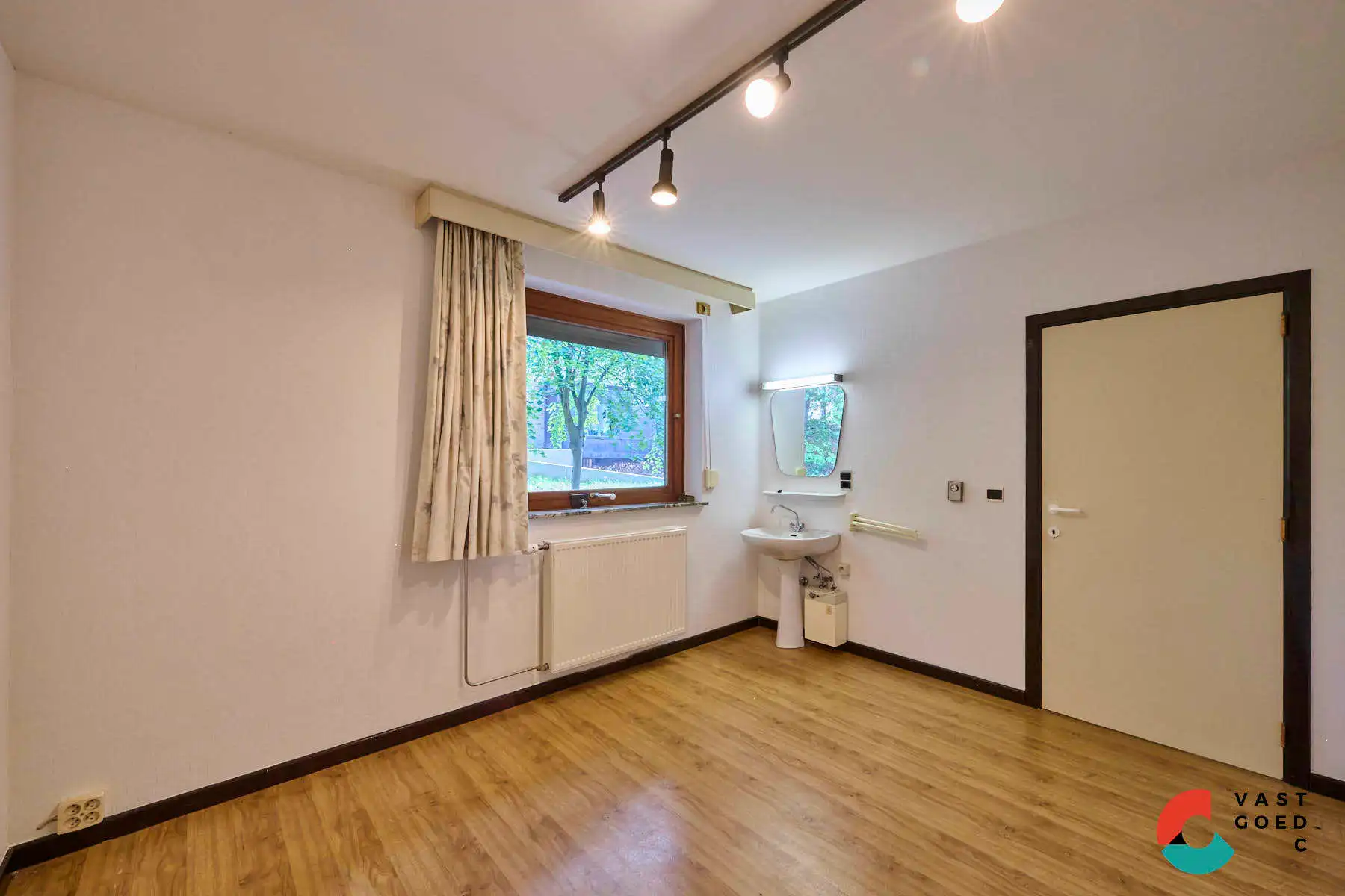 Knap landhuis op een bosrijk perceel van 58,63 are foto 18