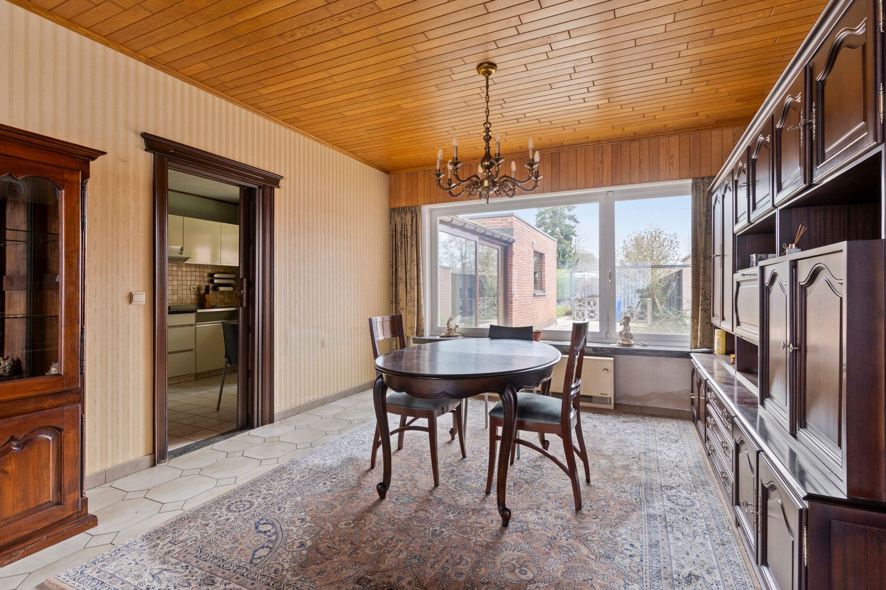 Ruime woning met tuin én garage in hartje Belsele foto 5