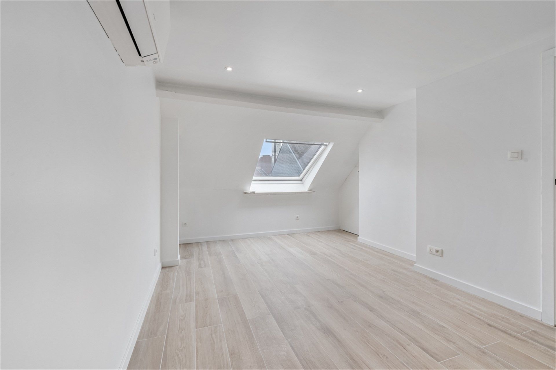 Instapklaar appartement met terras op toplocatie in het centrum foto 6