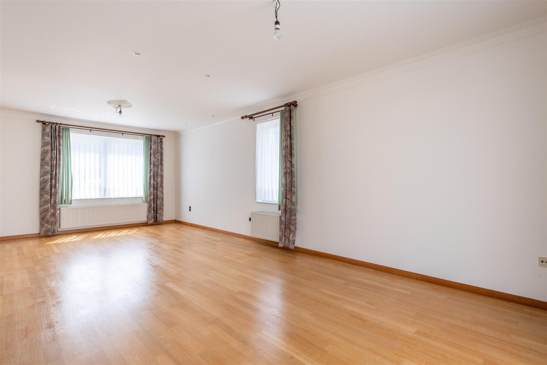Gelijkvloersappartement met garage foto 4