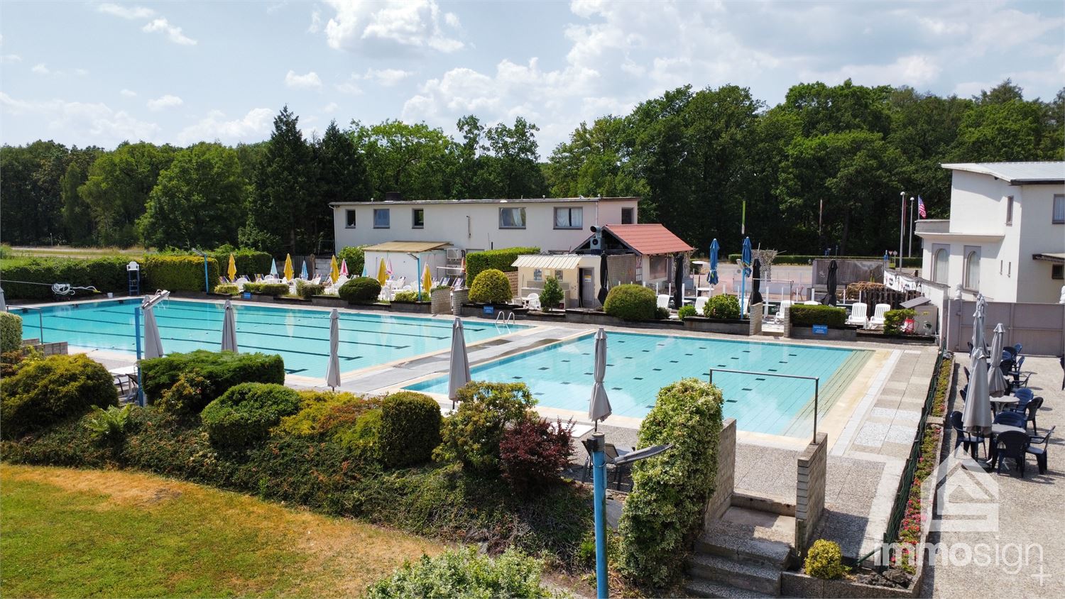 Zéér goed draaiende camping met ruim klantenbestand, zwembad, feestzaal en woning(en)! foto {{pictureIndex}}