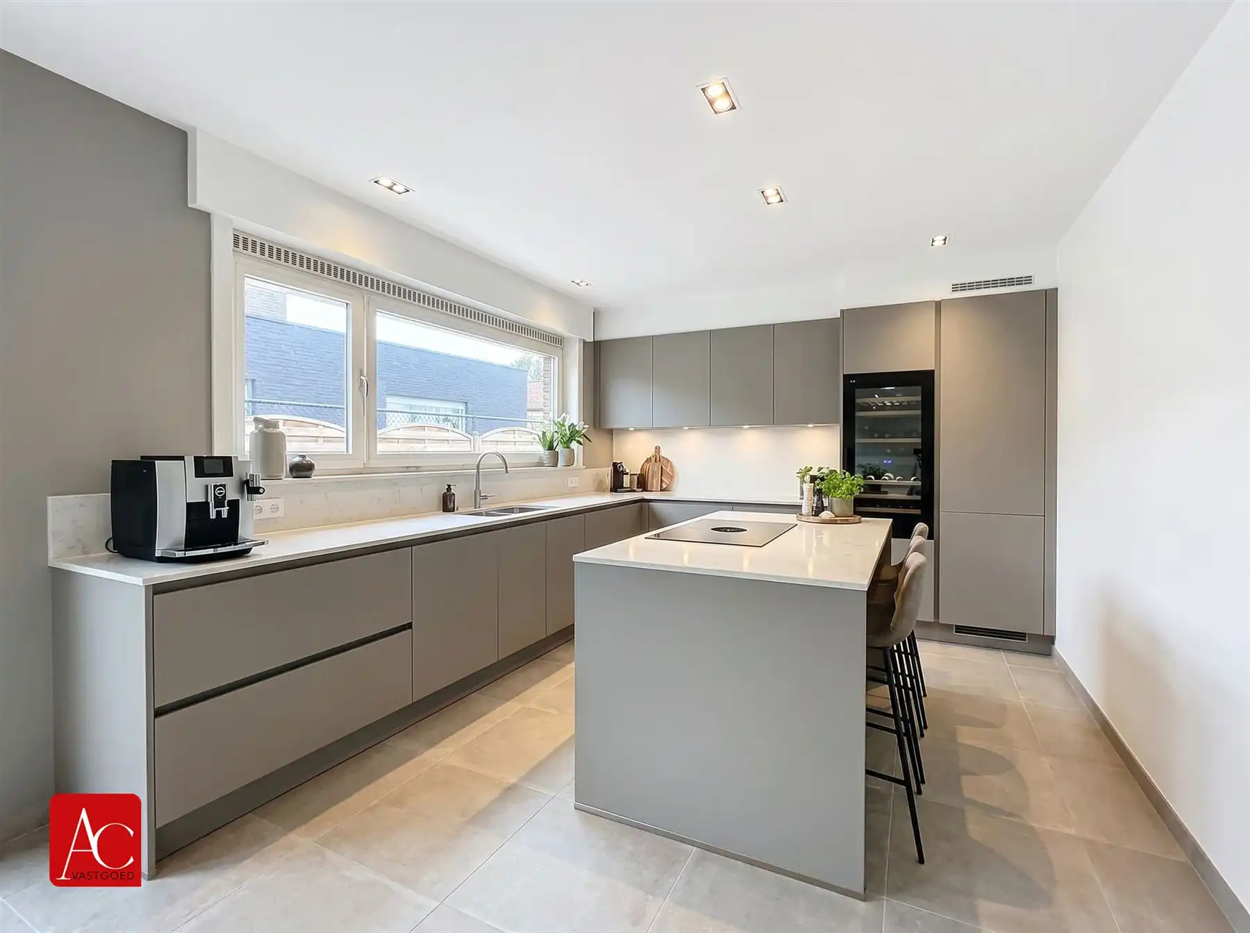 Renovatiewoning op ruim perceel foto 9