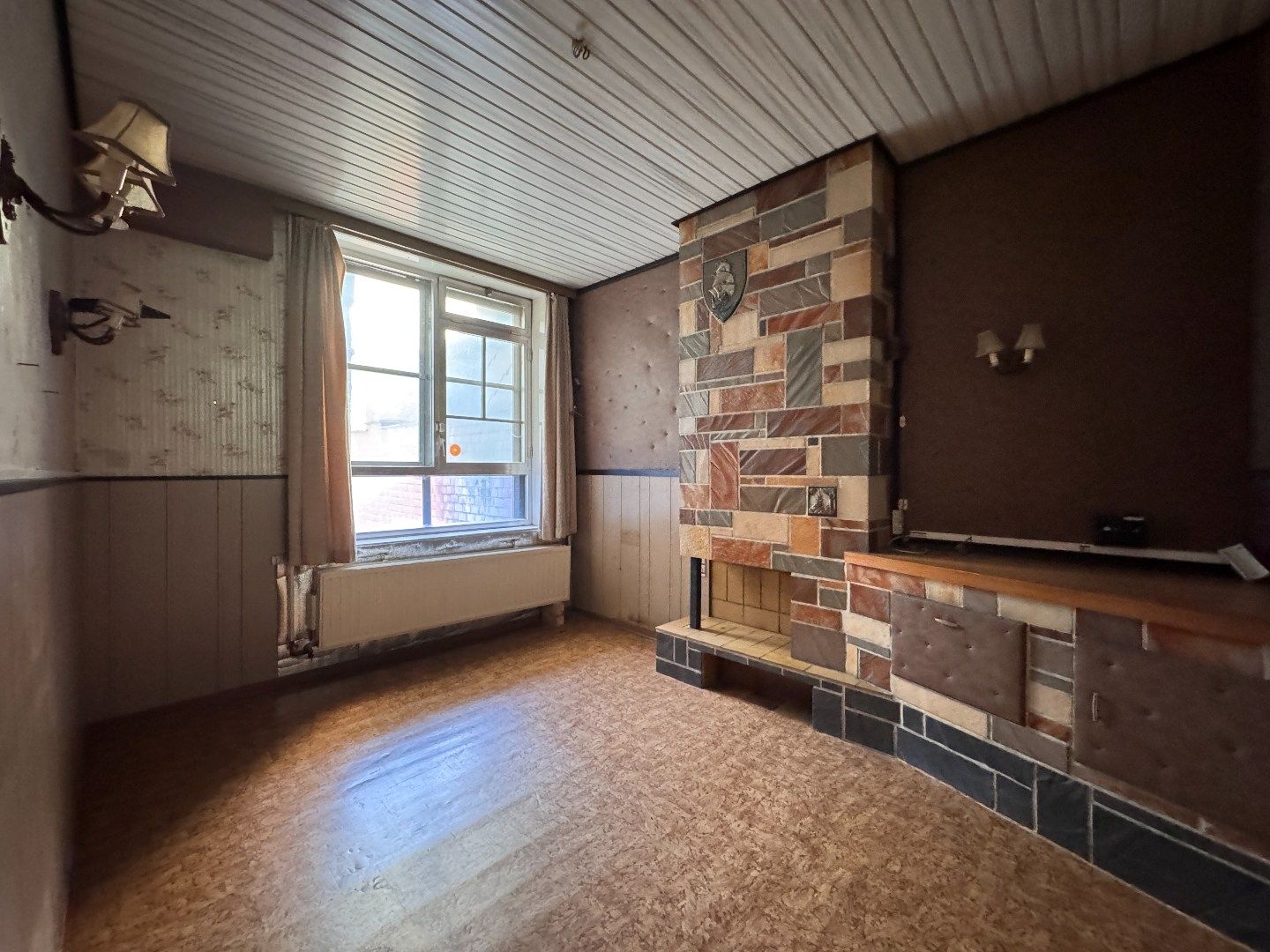 Zeer ruime te renoveren rijwoning met 4 bouwlagen.  foto 7