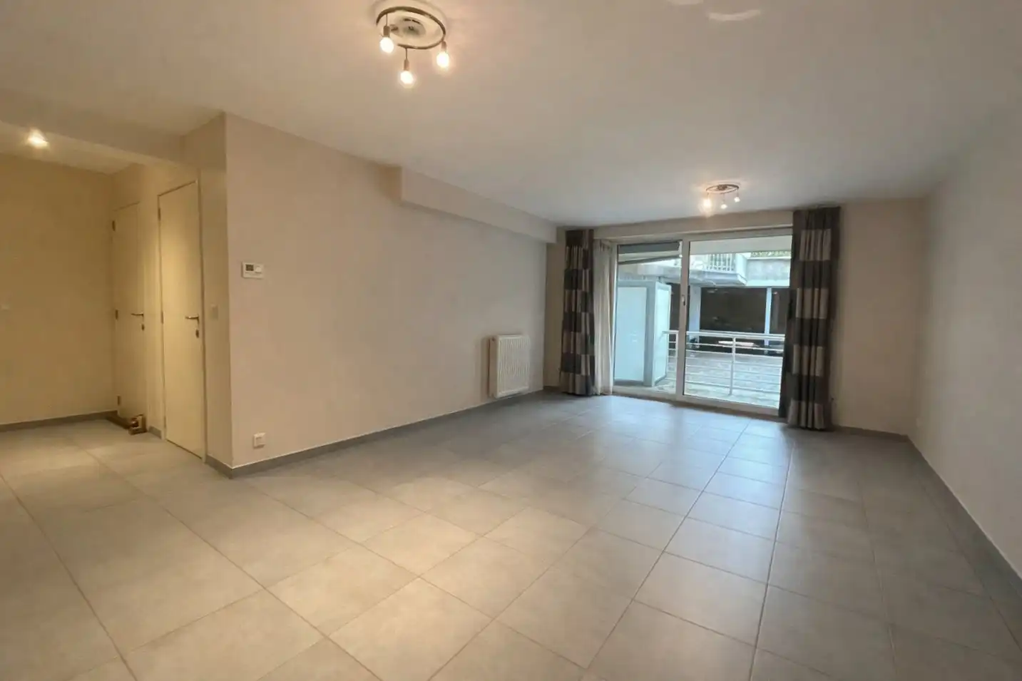 PERFECT ONDERHOUDEN GELIJKVLOERS APPARTEMENT (BJ 2009) MET GARAGE!!! foto 3