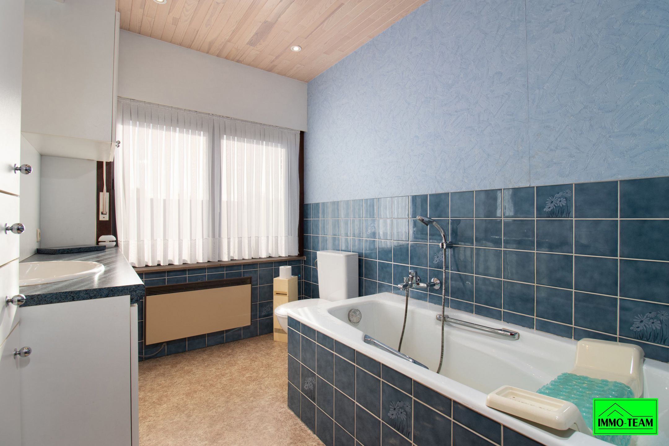 Op te frissen gezinswoning met ruime tuin en garage foto 11