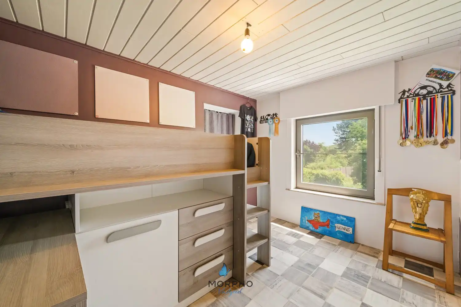 Verrassend ruime gezinswoning met 5 slaapkamers, garage en tuin op 1.107 m² foto 15