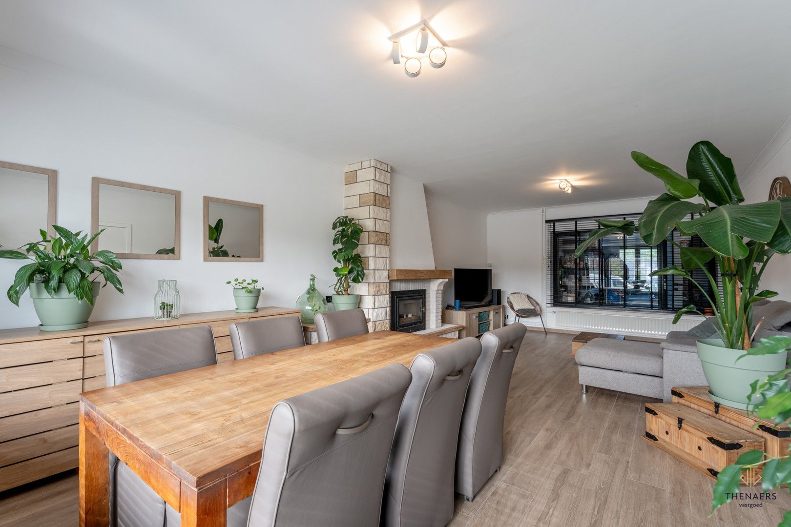 INSTAPKLARE WONING MET 3 SLAAPKAMERS, TUIN EN CARPORT. foto 9