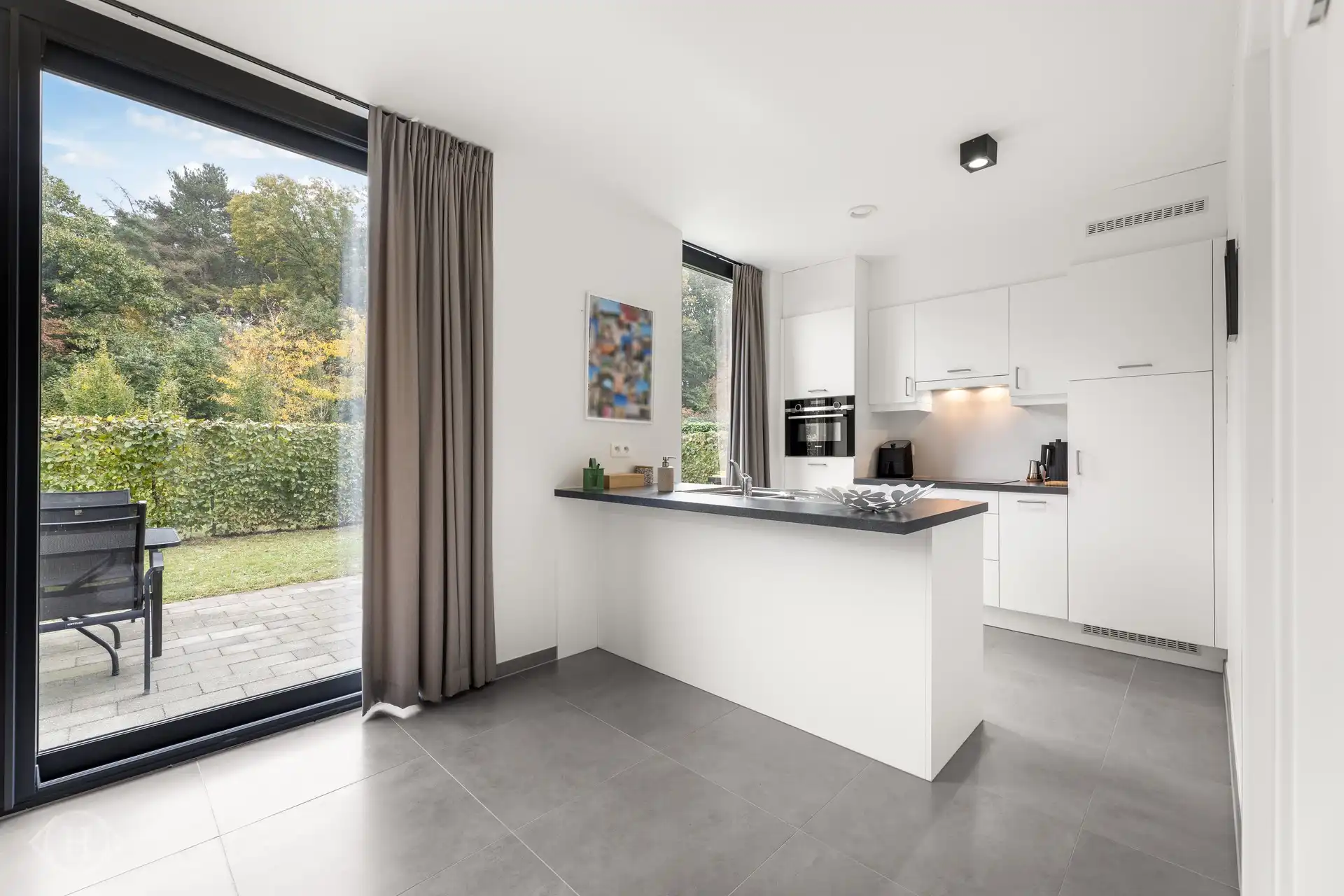 Modern 2-slaapkamerappartement met tuin foto 8
