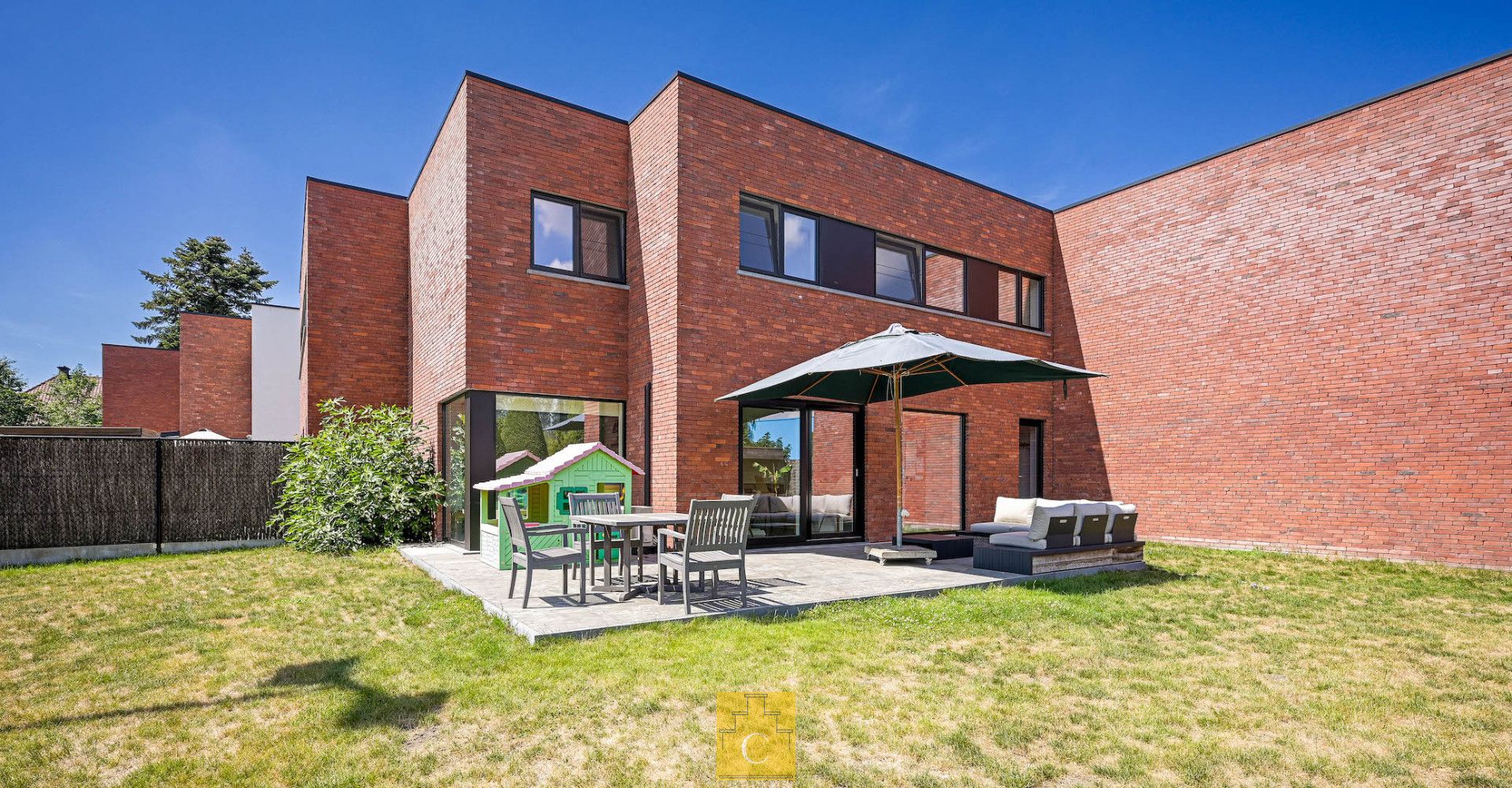 Moderne en energiezuinige (label A) gezinswoning te Oostkamp foto {{pictureIndex}}