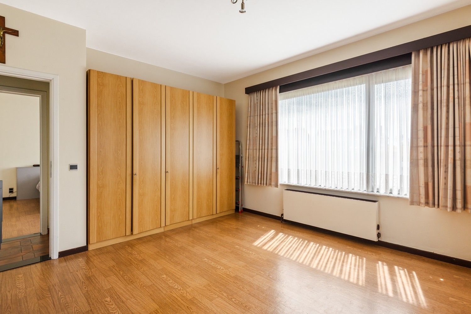 Ruime woning met prachtig onderhouden tuin met verzicht over de velden foto 14