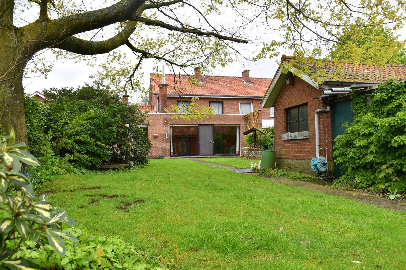 Woning op 1647 m² met 3 slaapkamers, weelderige tuin en garage te koop in Gullegem foto 15