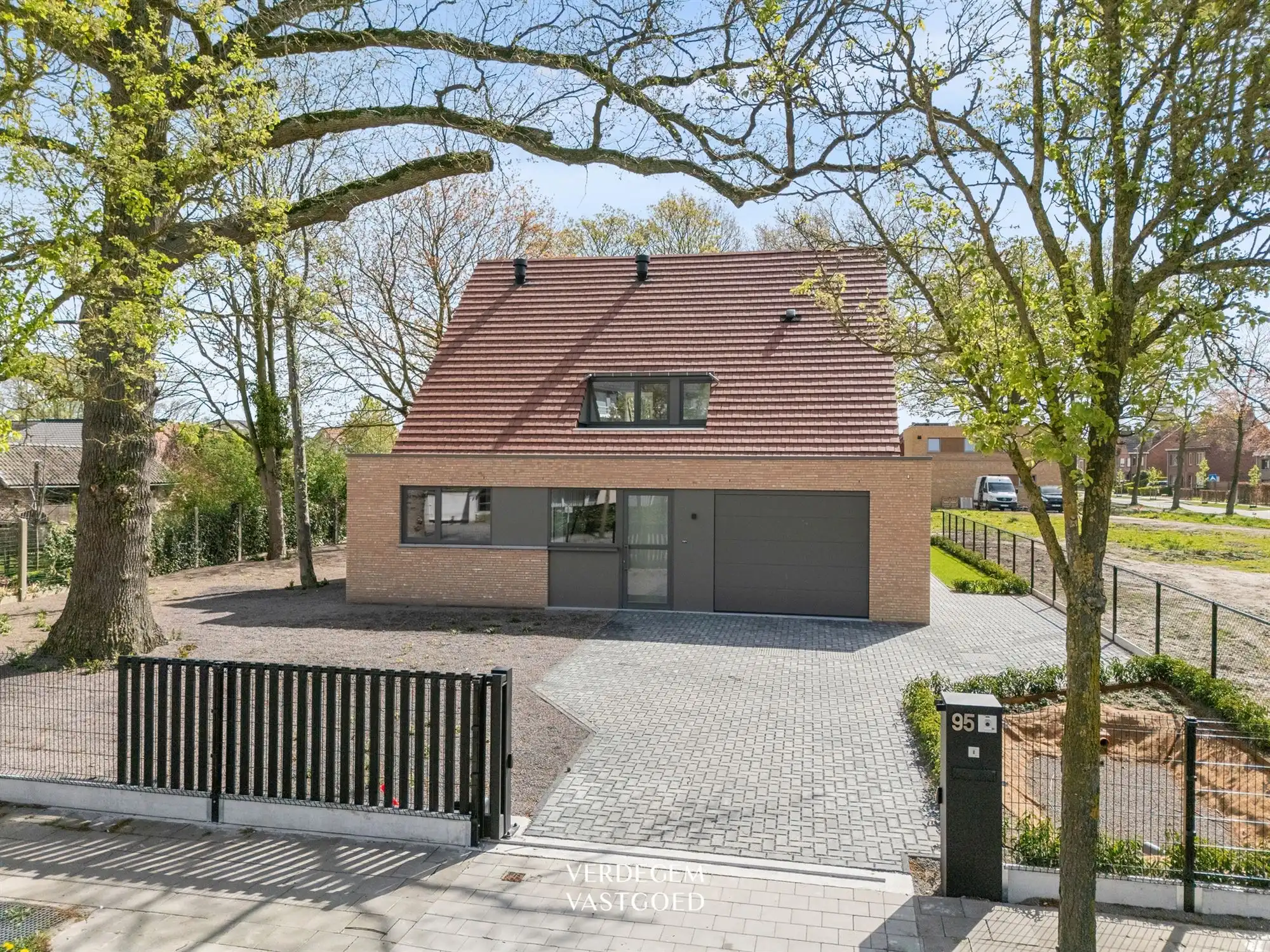 All in wonen op toplocatie in het centrum van Sleidinge foto {{pictureIndex}}