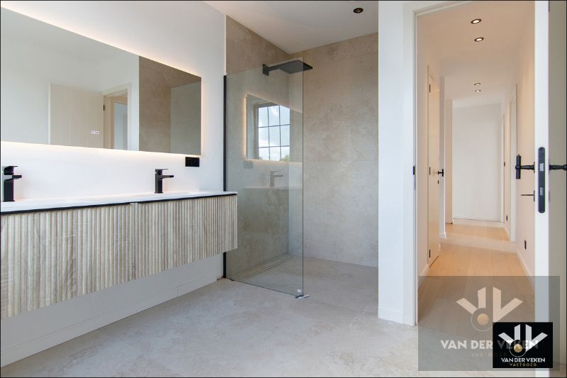 Totaal en hoogwaardig afgewerkte, moderne pastoriestijl nieuwbouwwoning op een steenworp van het natuurgebied 'Dautenweyers' te Diepenbeek foto 12