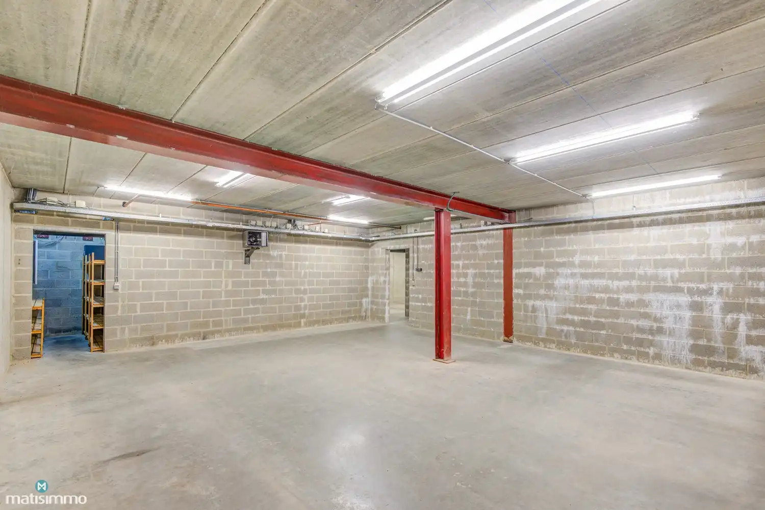 RUIM HANDELSPAND (SHOWROOM/BUREAU EN ZEER GROOT MAGAZIJN) MET VEEL MOGELIJKHEDEN TE BILZEN foto 27