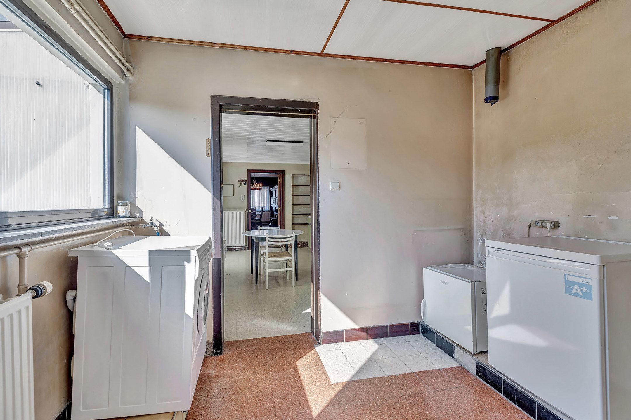 Ruime te renoveren woning op toplocatie foto 9