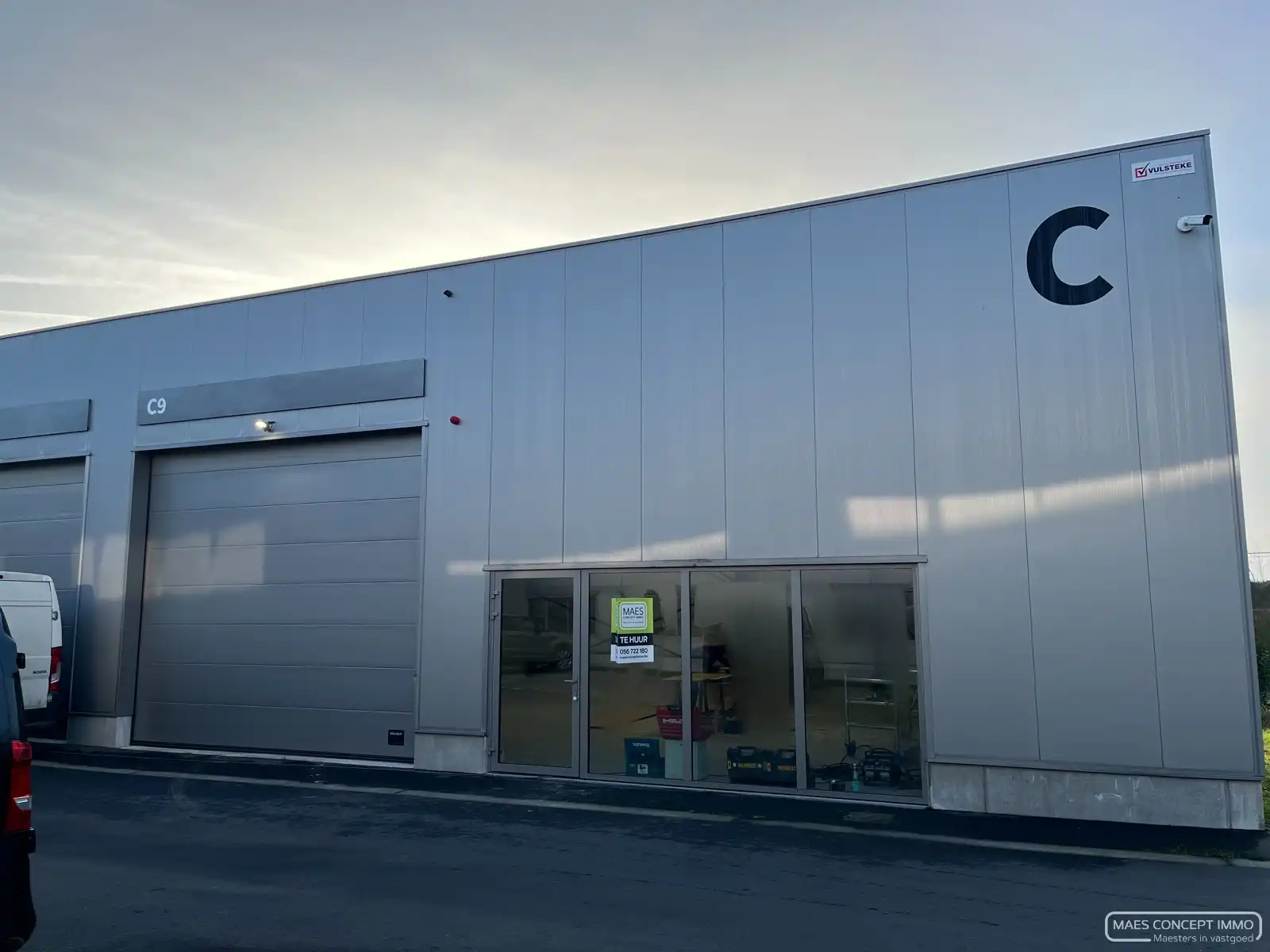 Nieuwbouw atelier te huur van 150m²  in nieuw industriepark Moeskroen foto {{pictureIndex}}