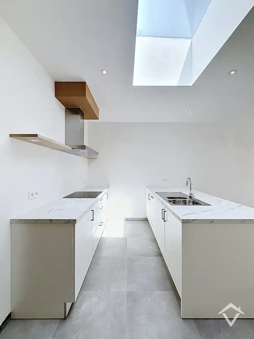 Centraal gelegen nieuwbouwwoning met 3 slaapkamers, tuin en overdekte autostaanplaats foto 8
