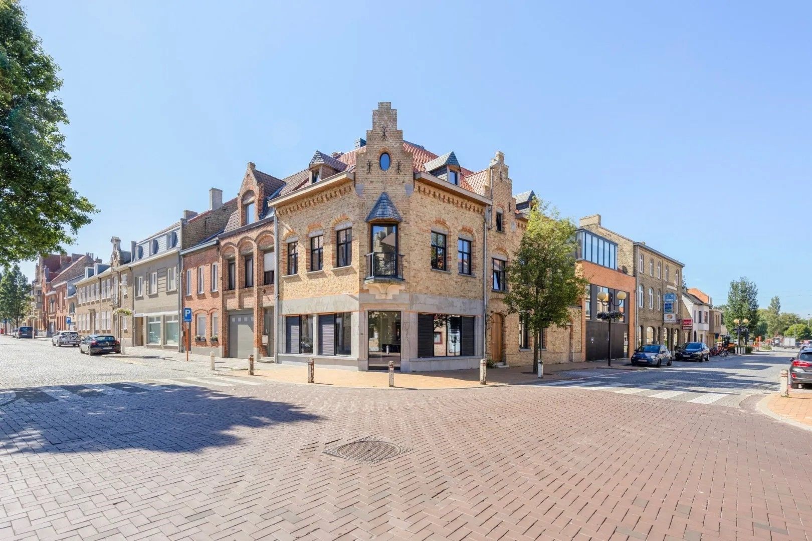 Gerenoveerd hoekappartement met 2 slaapkamers te Nieuwpoort foto {{pictureIndex}}