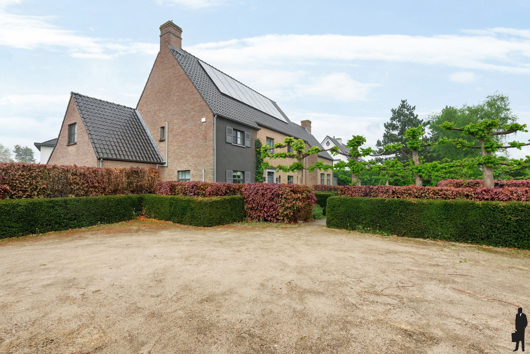 Prachtige villa met 5 ruime slaapkamers & veel parkeerplaats foto 24