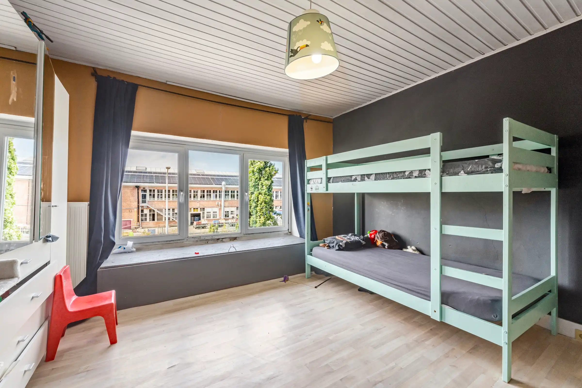 Gezinswoning met 5 slaapkamers met diepe tuin foto 17