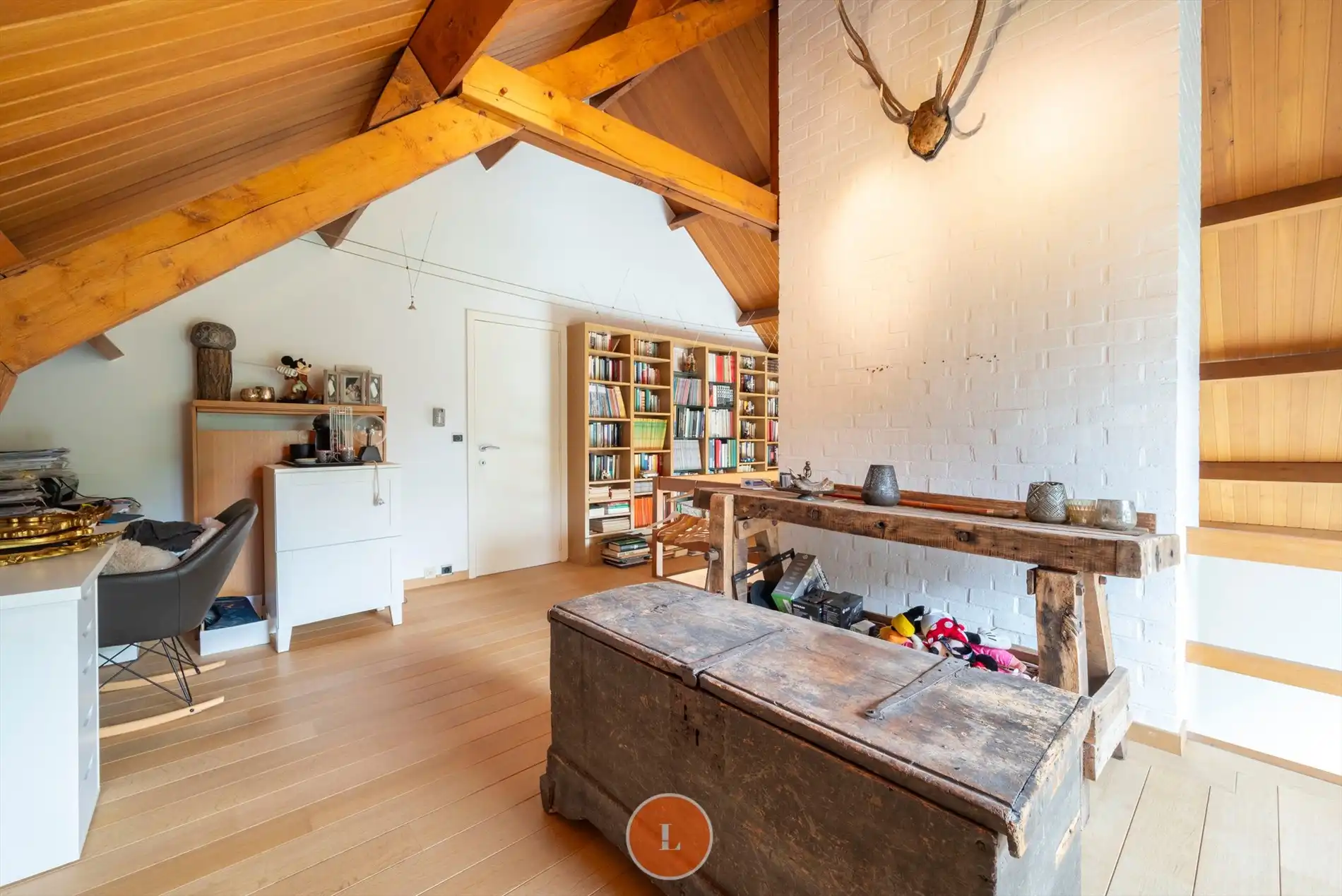 Villa met praktijkruimte en vijver op 1349m² foto 11