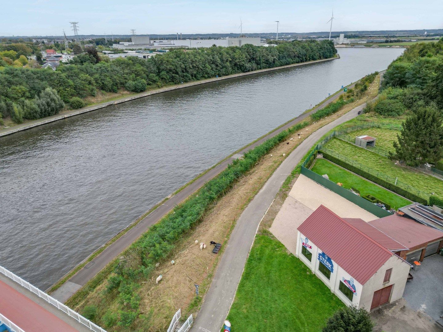 OPSLAGRUIMTE OP EEN ZICHTLOCATIE AAN HET WATER ! foto 16