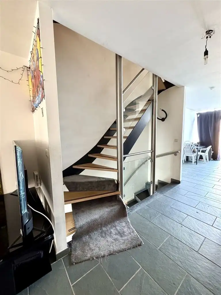 Opbrengstgebouw met twee appartementen in hartje Maaseik.  foto 15