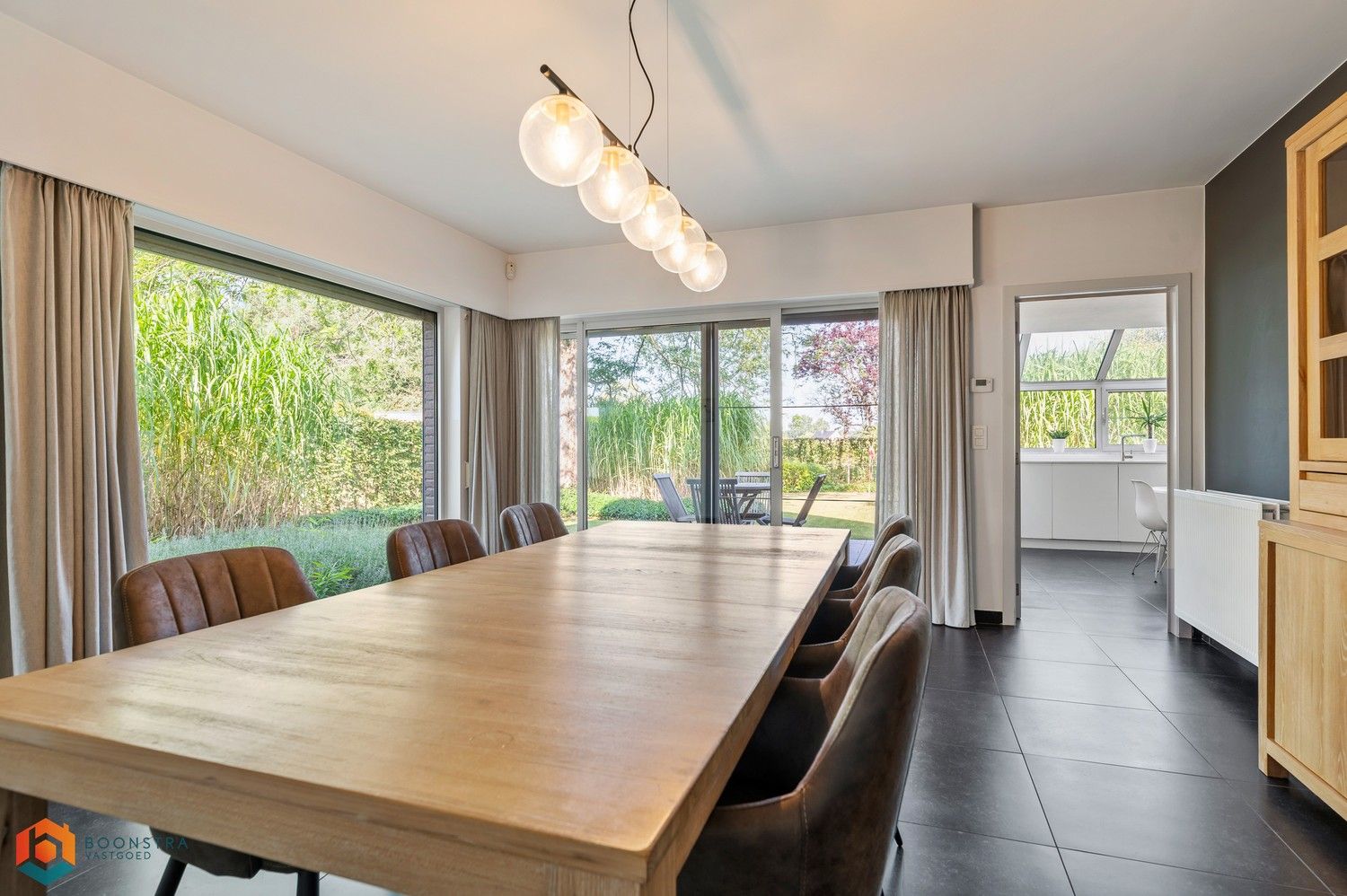 Stijlvolle villa met prachtige tuin, 3 slaapkamers en mogelijkheid tot vrij beroep foto 8