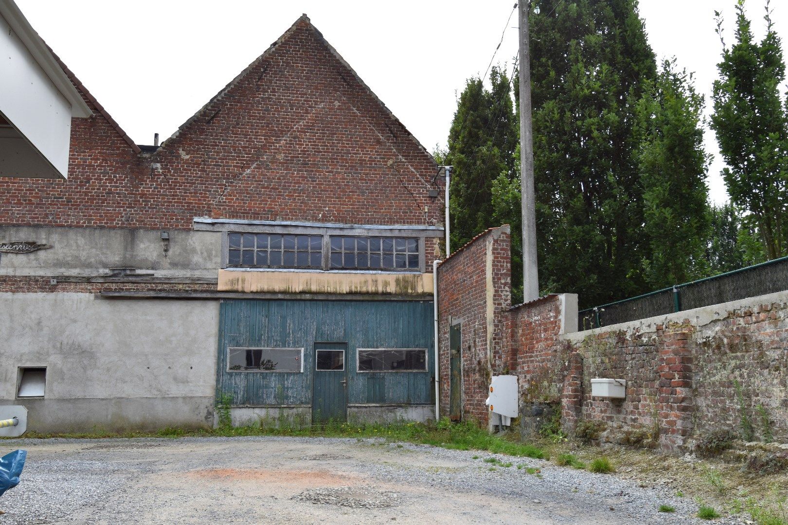 Opslagruimte te koop in Gullegem op een bereikbare ligging foto {{pictureIndex}}