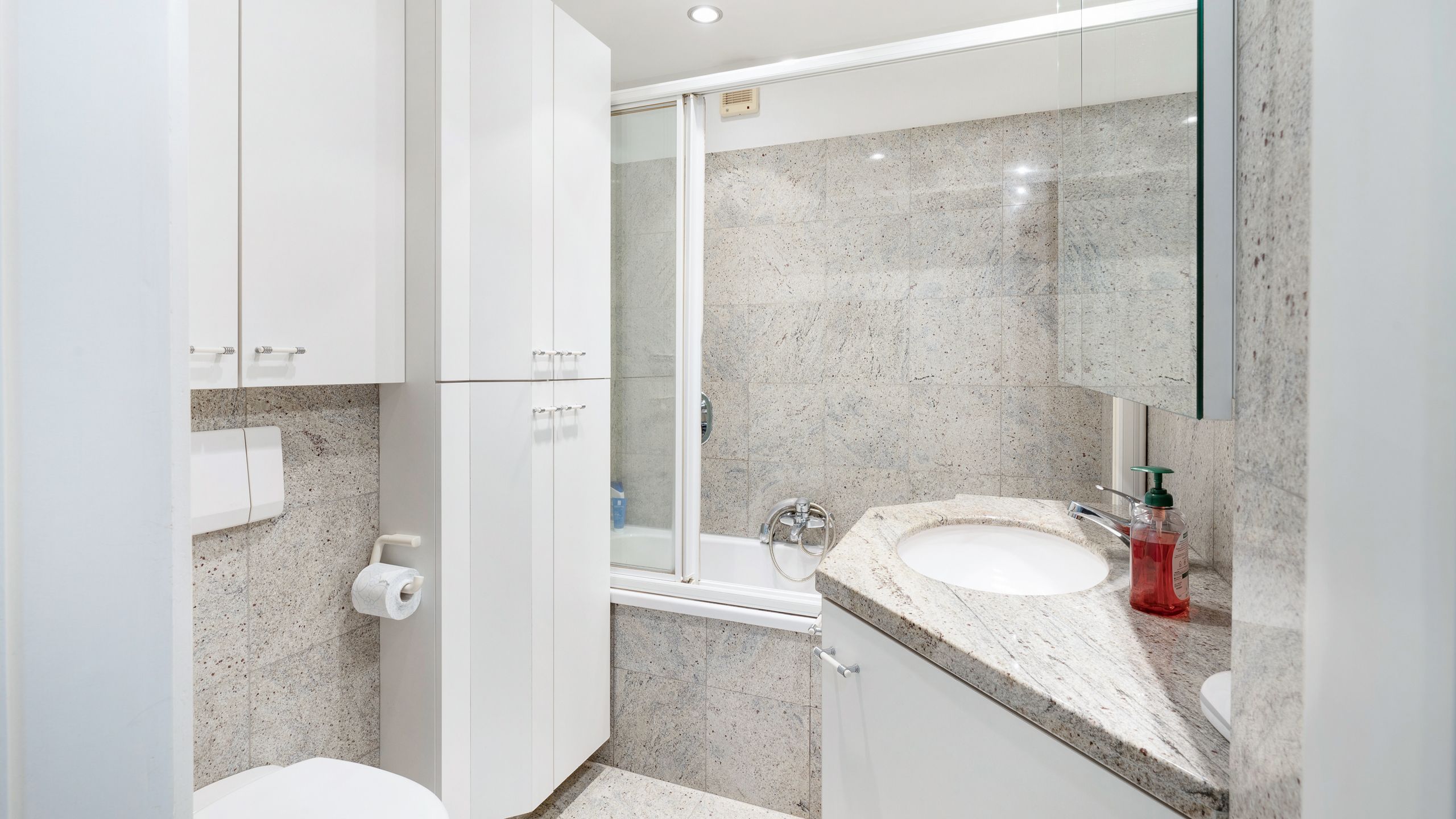 Ruim 3-slpk appartement met vrij uitzicht op de Koningslaan  foto 15