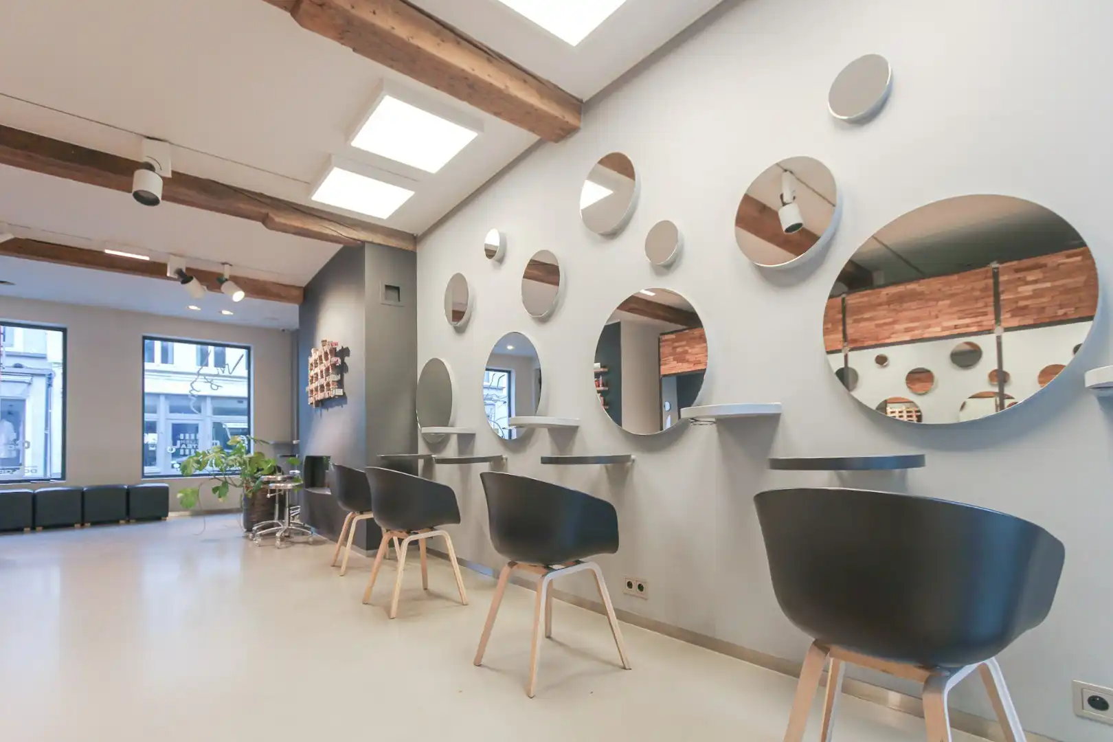 Handelsgelijkvloers Smedenstraat 13 Brugge te huur en te koop foto 3