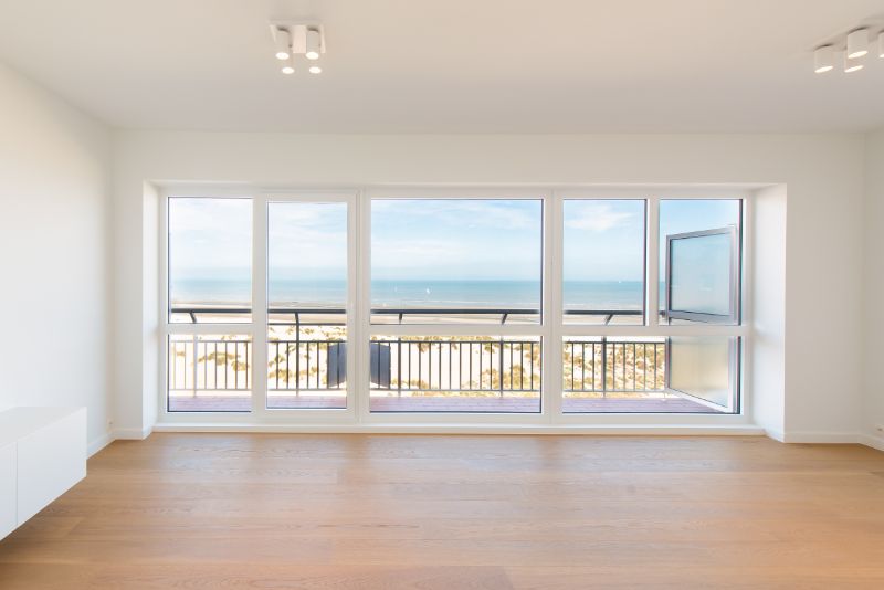 Prachtig gerenoveerd 1-slaapkamer appartement met frontaal zeezicht te koop foto 5