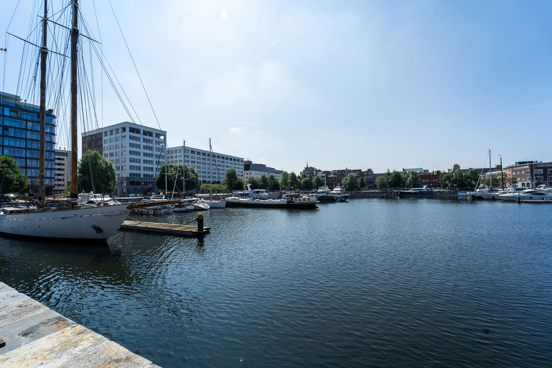 Instapklaar 3-slaapkamer appartement op het Eilandje foto 8