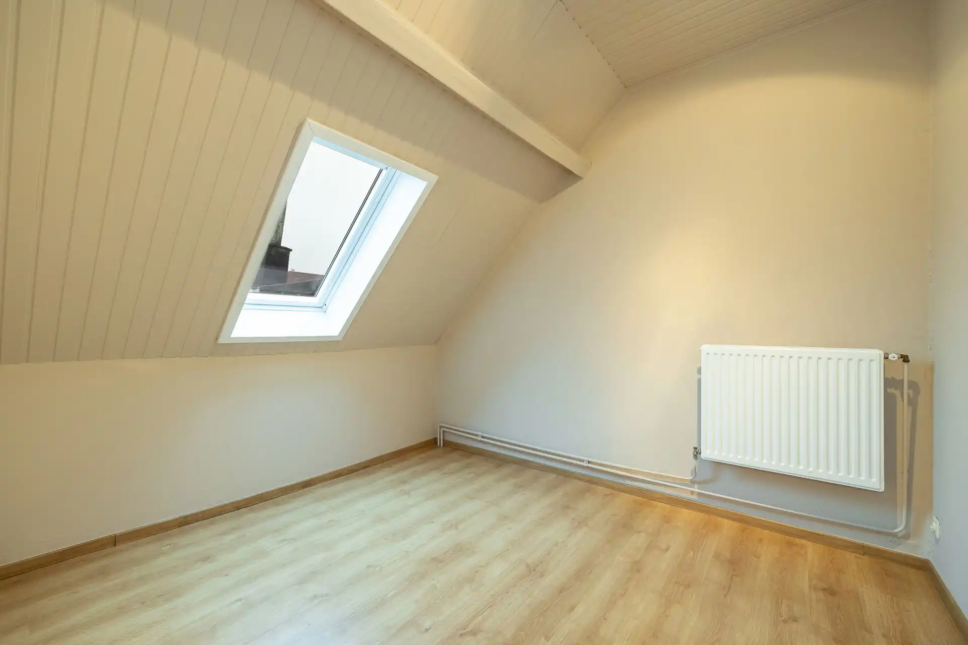 Instapklare gezinswoning in groene omgeving foto 14