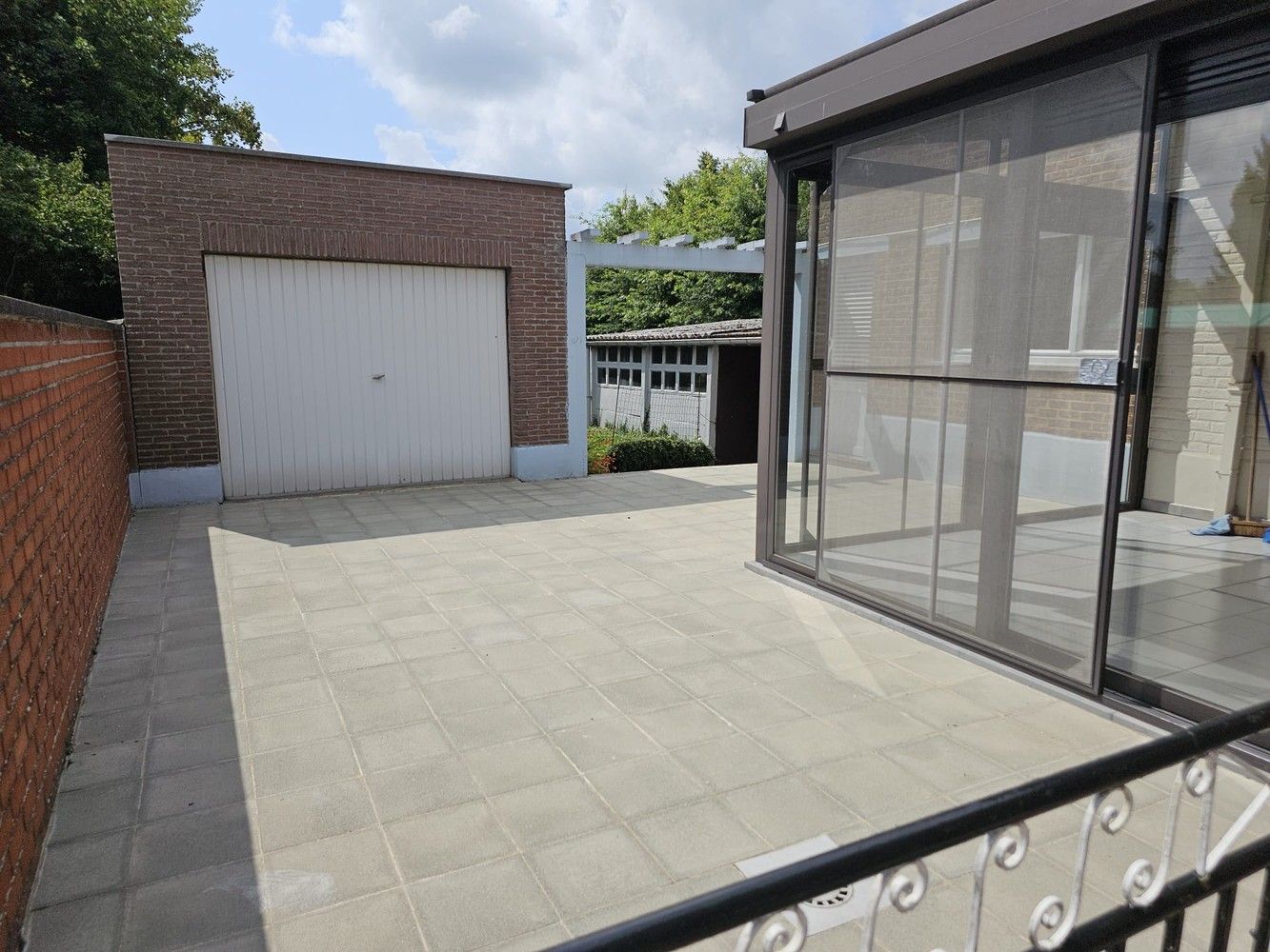 Karaktervolle driegevelwoning met tuin en garage foto 7