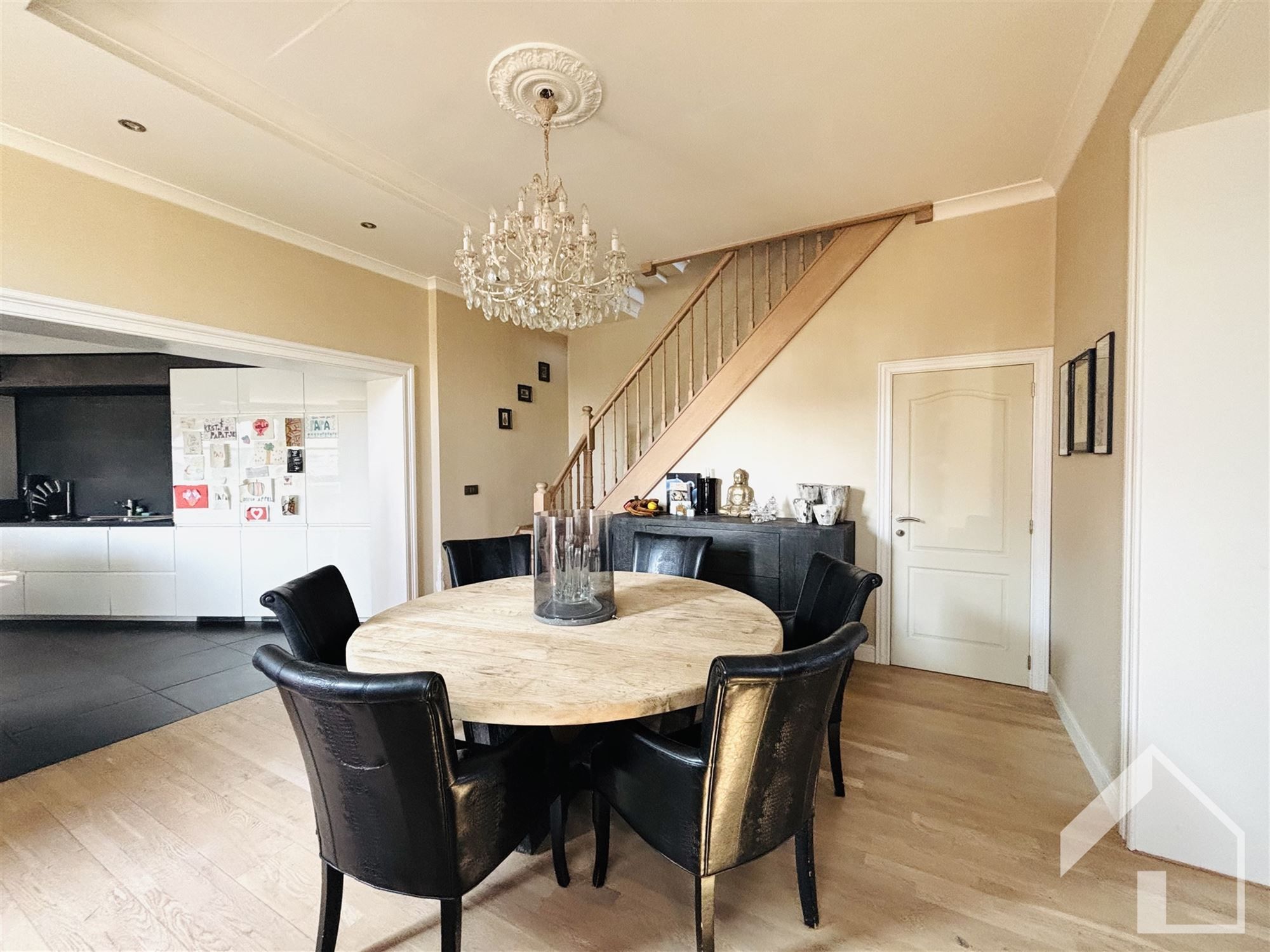 Gedeeltelijk gerenoveerde woning in het centrum van Nijlen foto 4