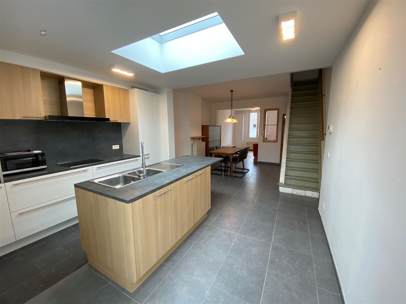 Charmante woning met 2 slaapkamers, tuin en ruime zolder foto 2