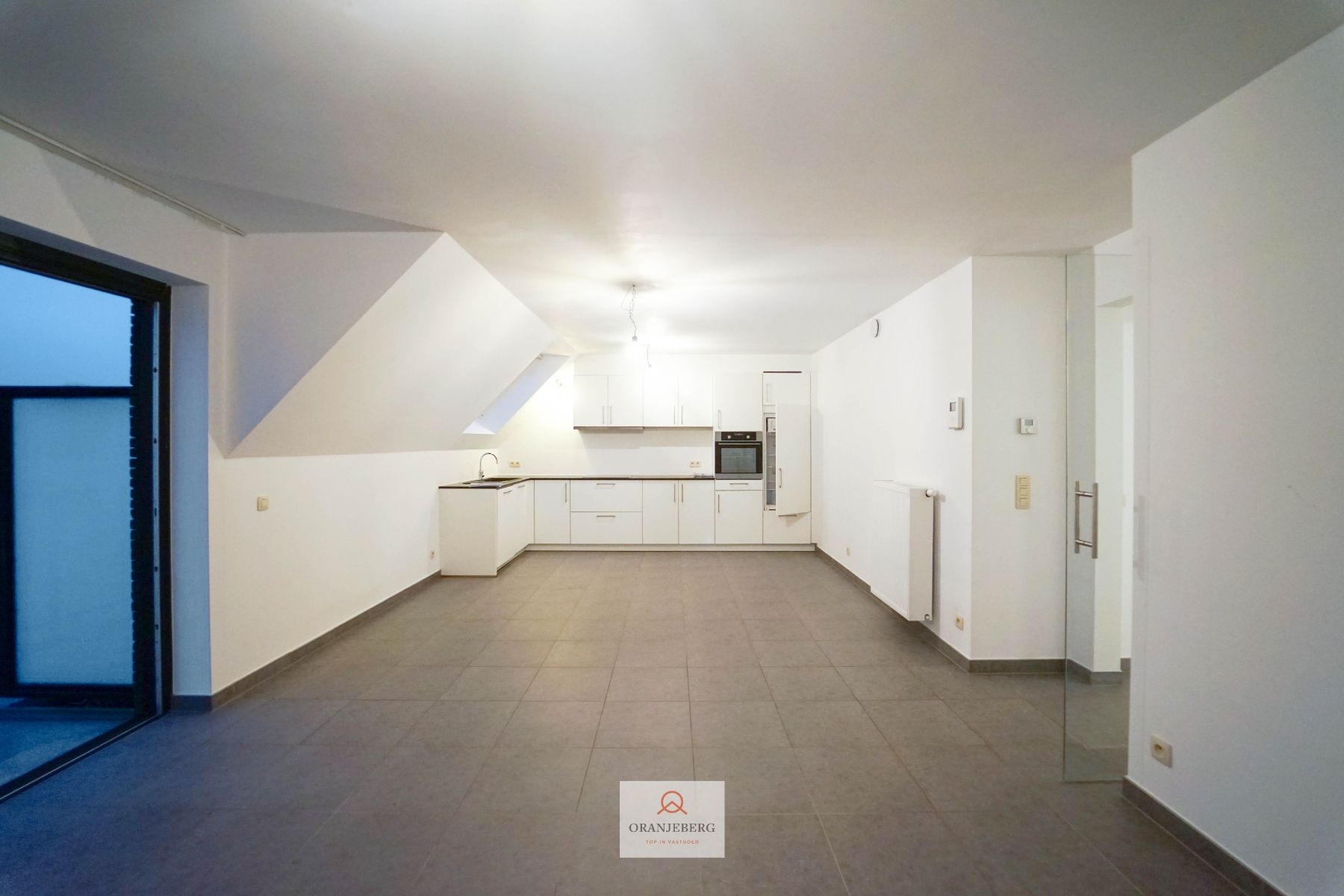 2 slaapkamerappartement met terras en 2 autostaanplaatsen foto 3