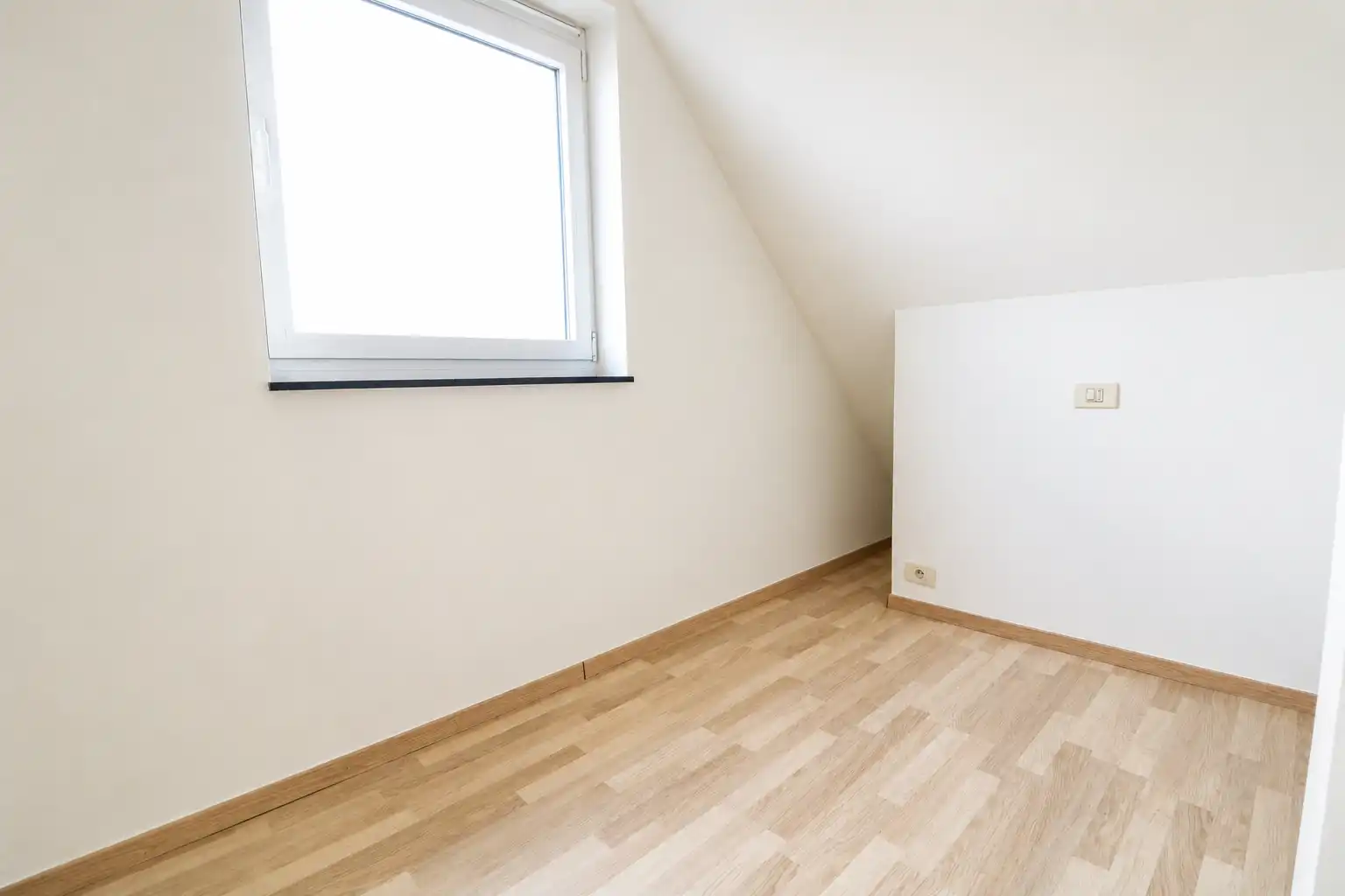 Bijzonder ruim appartement met 3 slaapkamers, 2 badkamers en open zichten, met de mogelijkheid om een garagebox aan te kopen in het gebouw. foto 13