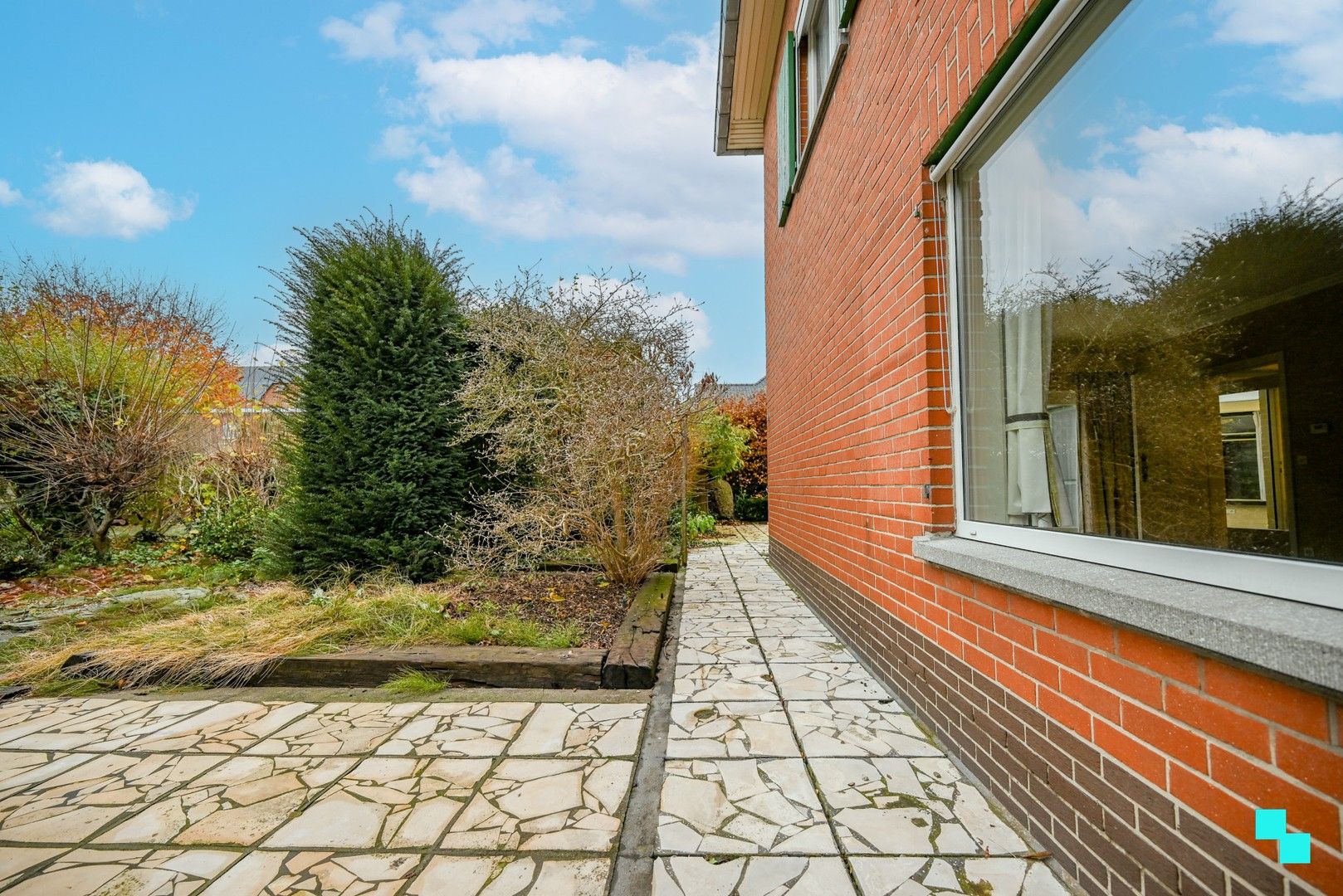 Zeer ruime woning te Heule foto 9