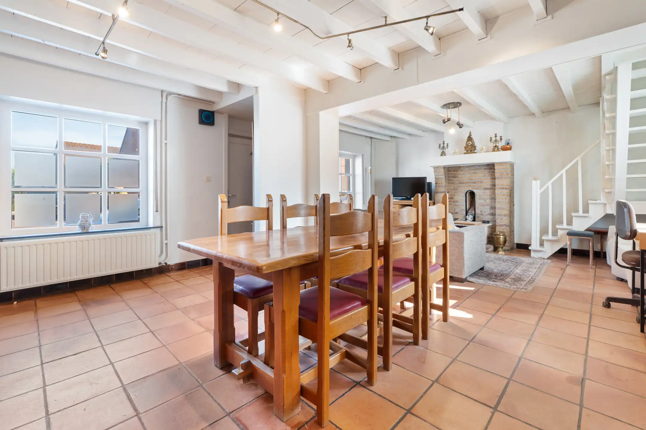Charmante 3-gevelwoning met garage en tuin foto 7