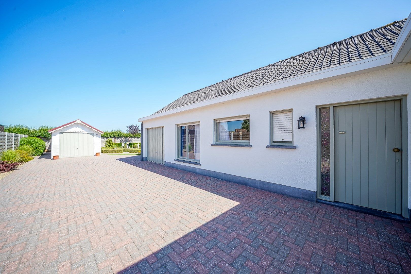 Goed gelegen bungalow met 3 slaapkamers, garage en tuin in Westkerke foto 13