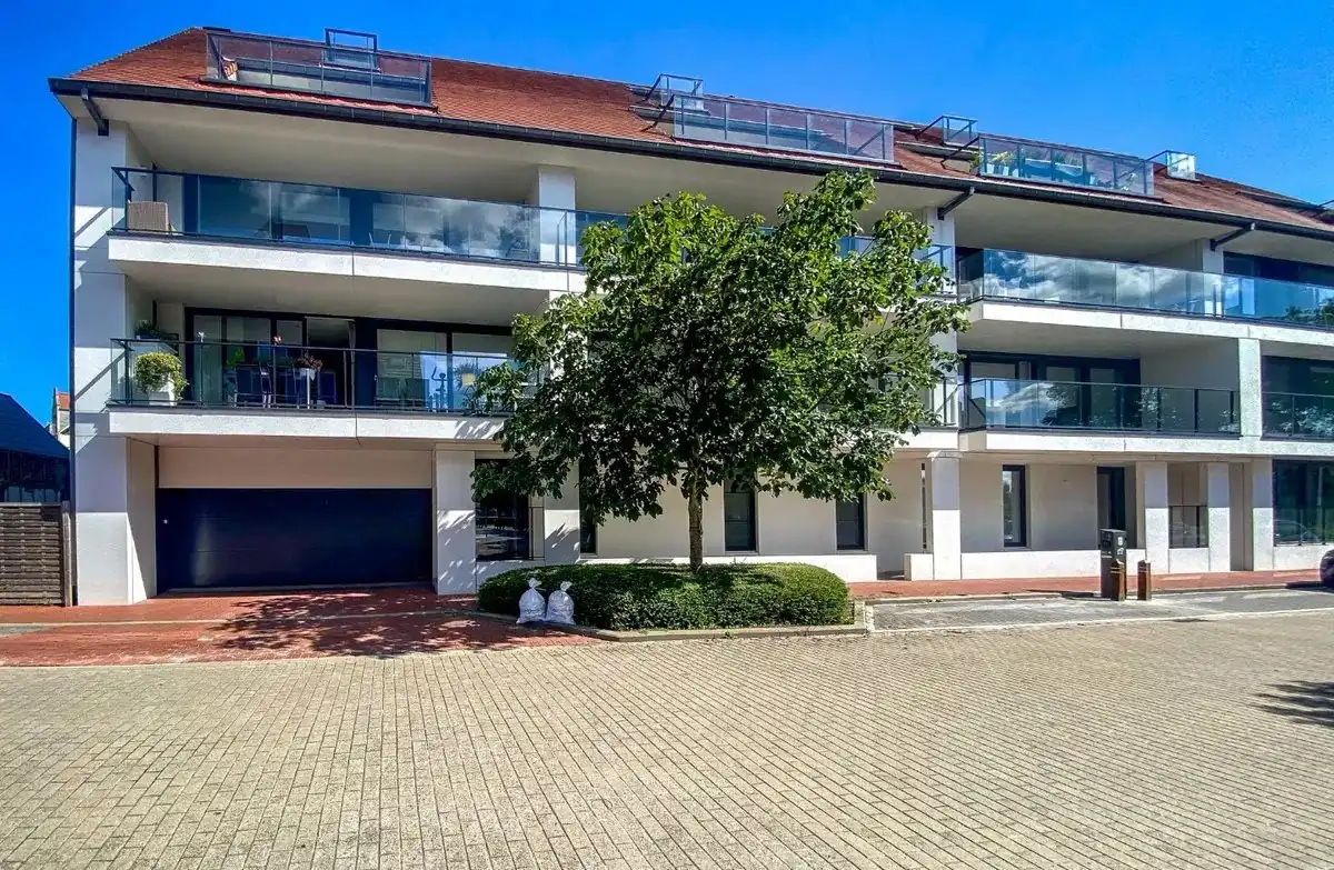 Ondergrondse privé-parkeerplaats te huur in het centrum van Nieuwpoort-Stad. foto 2