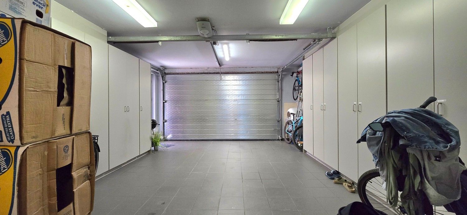 TE KOOP: Instapklaar appartement met 3 slaapkamers, dubbele garage en 2 terrassen foto 17