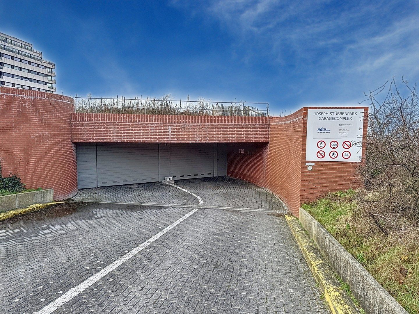Gemakkelijk te bereiken garagebox in het Stubbenpark te Duinbergen foto 4