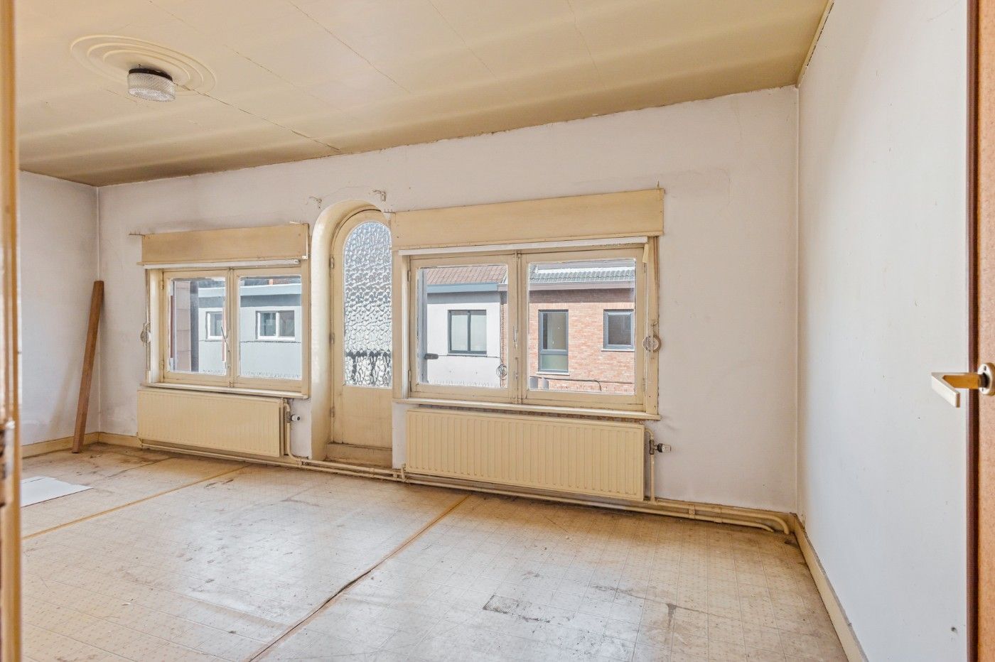 Te renoveren woning met 2 slpk., garage en grote tuin foto 9