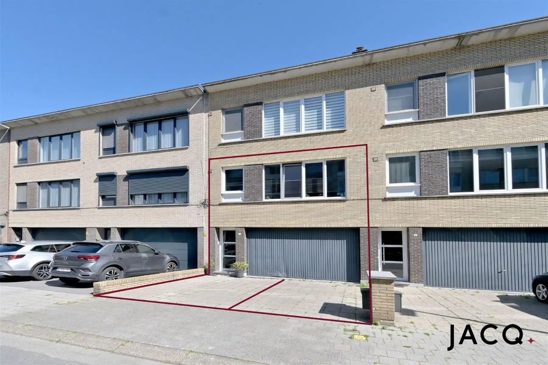 Instapklaar appartement met 2 slaapkamers en dubbele garage foto 14